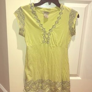 V neck shirt in lime green with design
